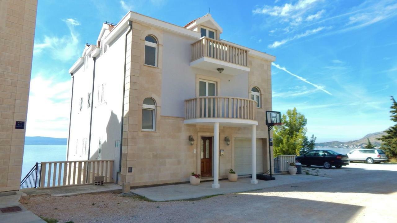 Seafront Apartments Nemira Omiš Dış mekan fotoğraf